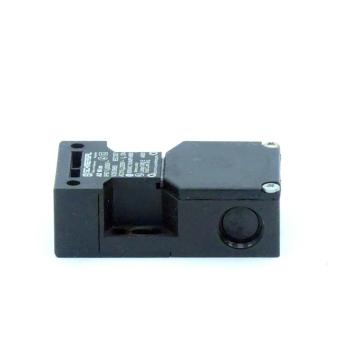 Safety interlock switch 