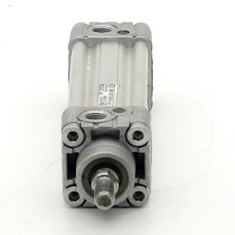 Short stroke cylinder 