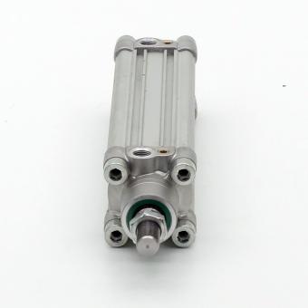 Pneumatic cylinder 