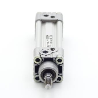 Pneumatic cylinder 