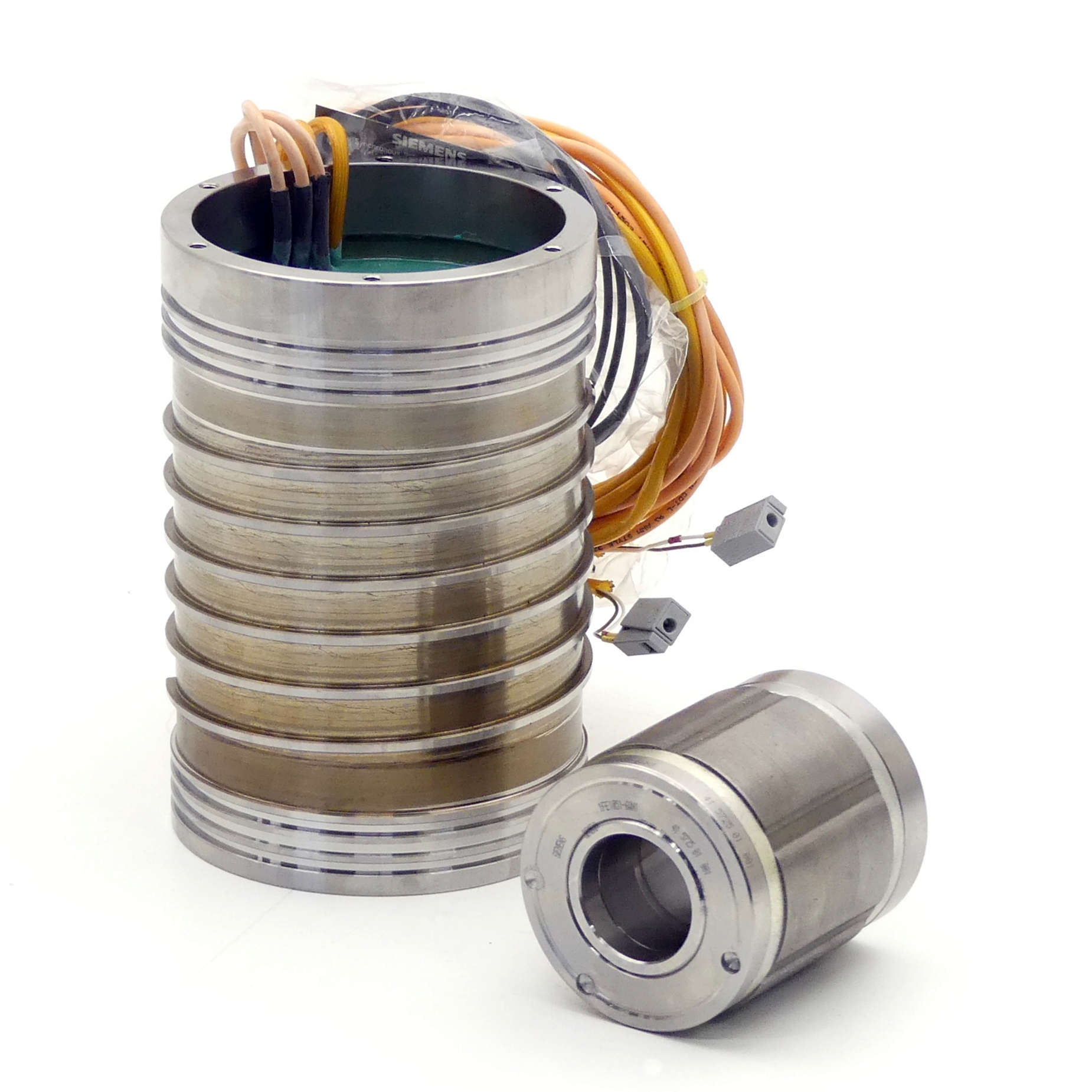 Built-in synchronous motor 