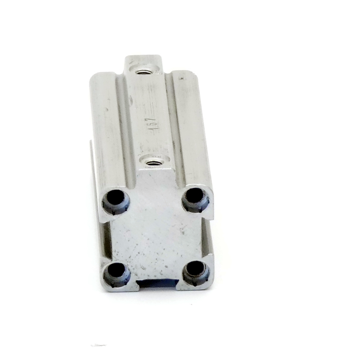 Pneumatic cylinder 