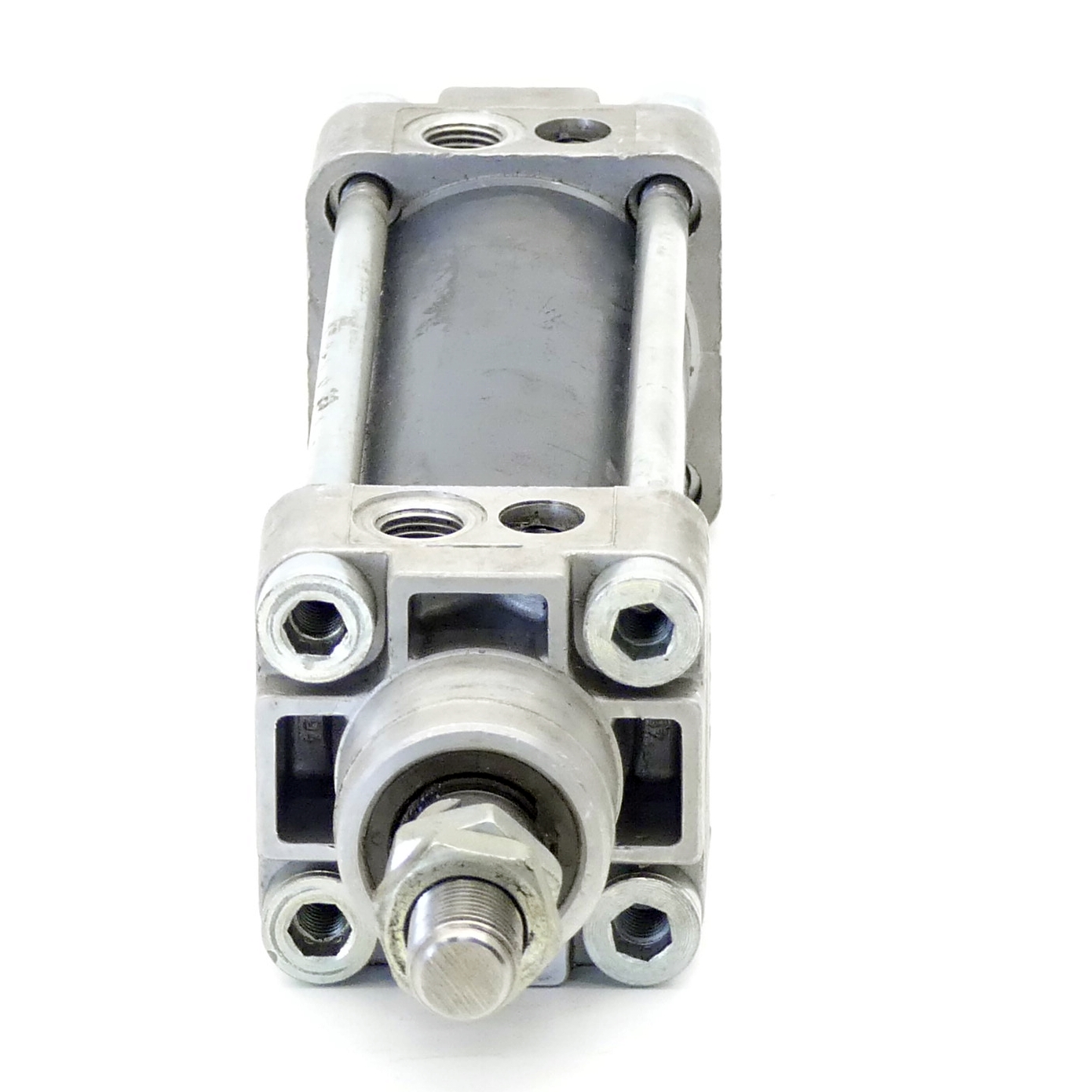 Pneumatic cylinder 