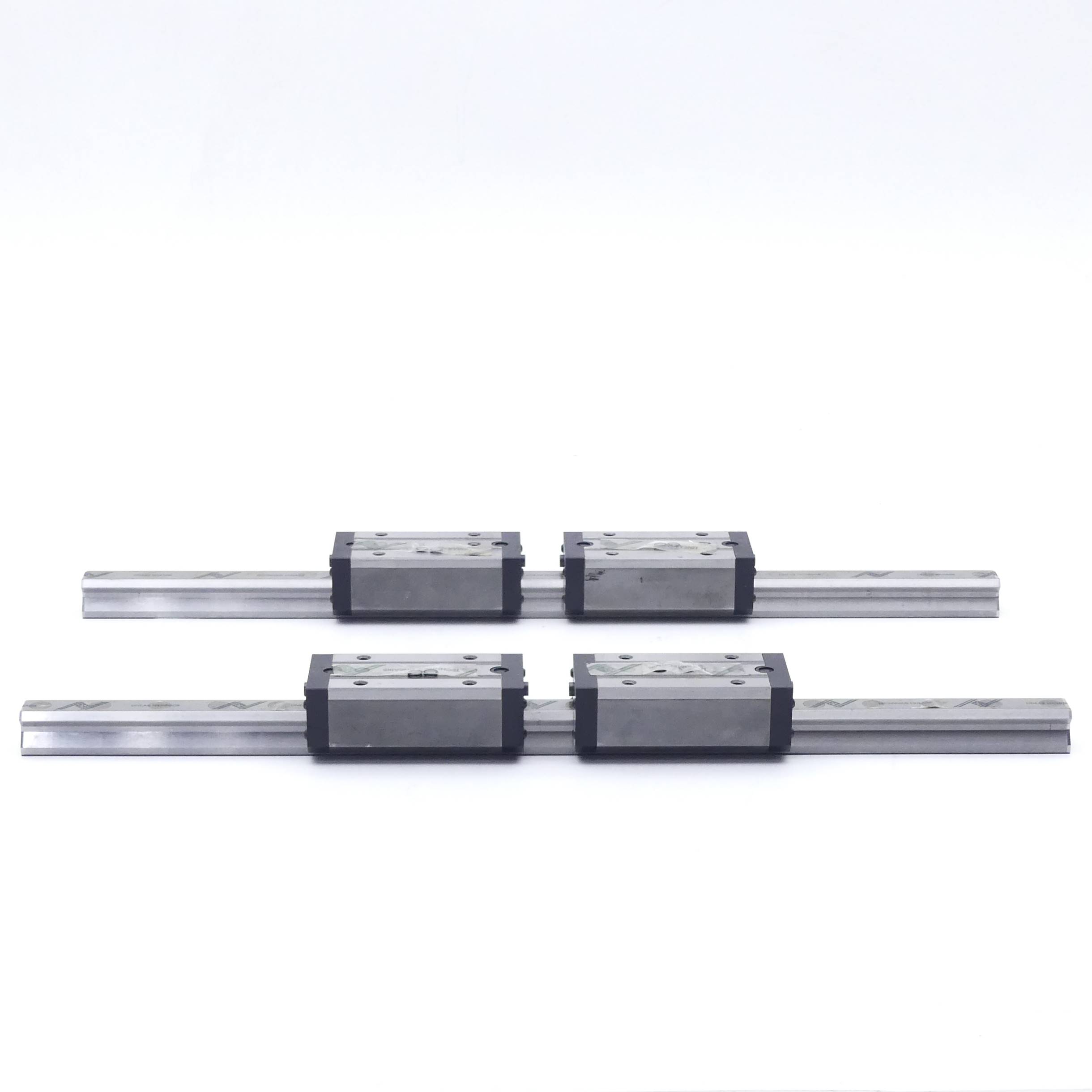 Linear roller bearing 