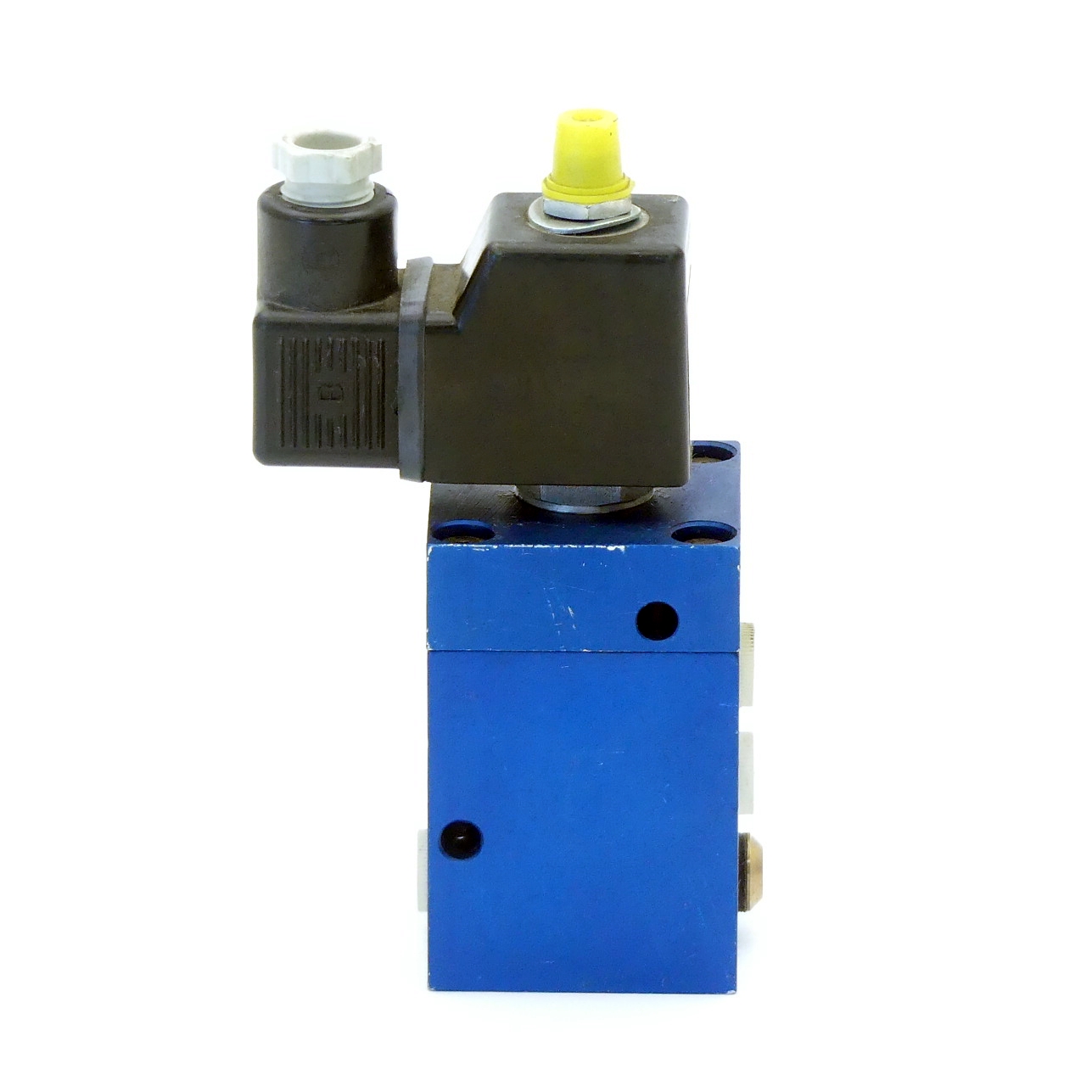 Solenoid valve with coil 